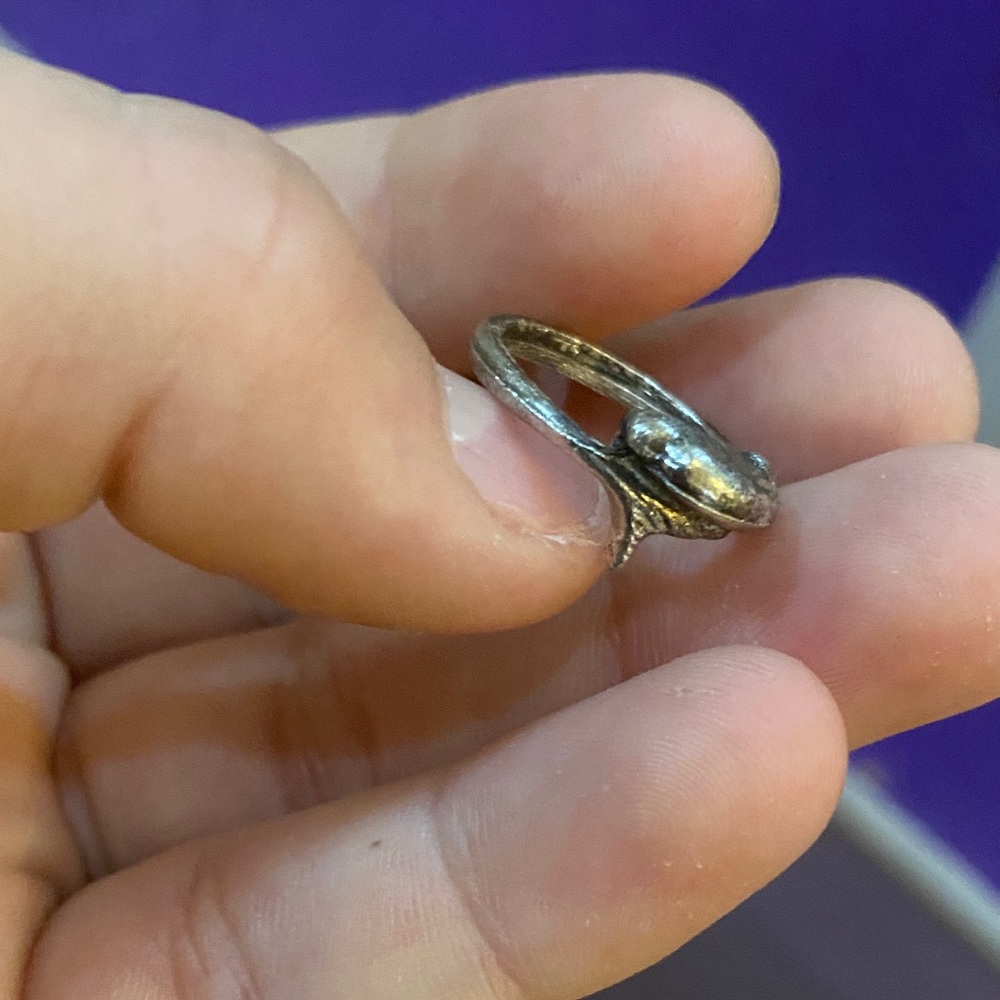 Cute vintage sterling silver dolphin ring